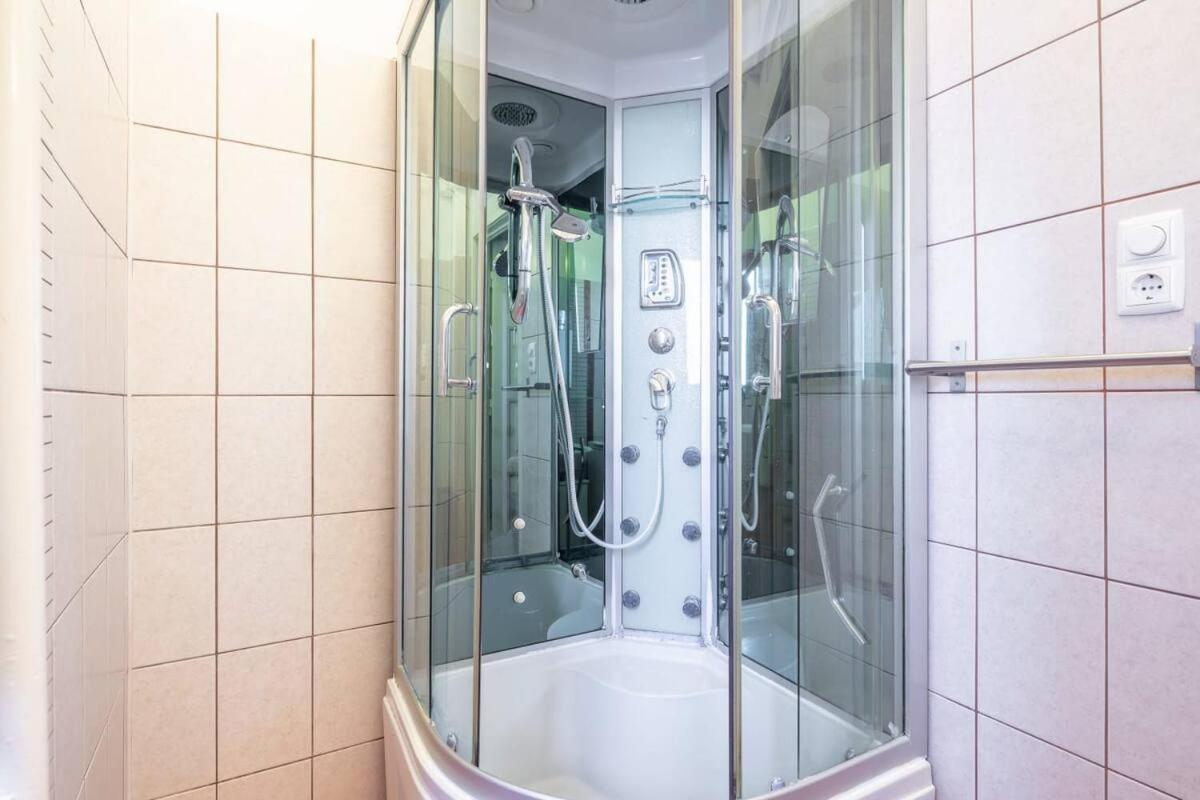 בודפשט Vamhaz Boulevard Apartments מראה חיצוני תמונה